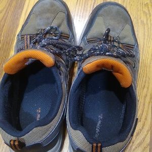 Bearpaw trail shoes